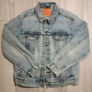 Levi's Trucker Denim Jacket Light Wash Button Standard Fit Size L Men CW 0720